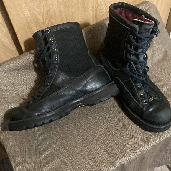 Old School Danner’s. 9.5. Goretex. Warm. Broken in perfectly. Pricey Brand New. - Picture 2 of 5
